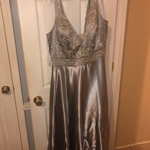 Long grey prom dress. Size 26.